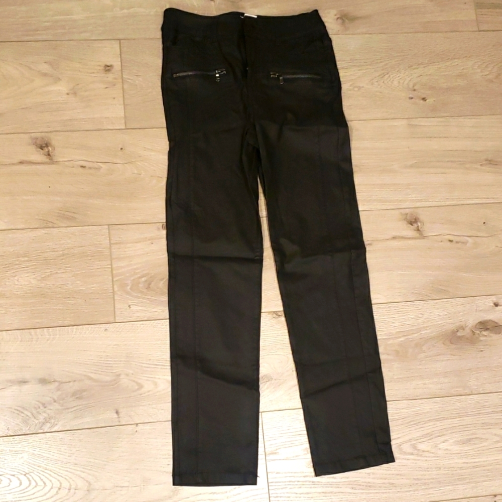 Chic Black Trousers with Zipper Details